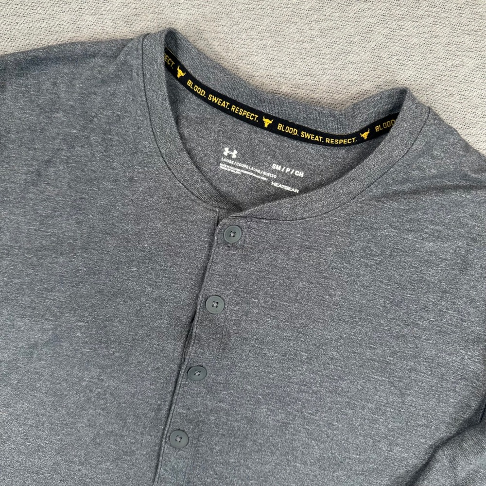 Under Armour Project Rock Henley Shirt Mens Small Gray Heather‎ 3/4 Sleeve
